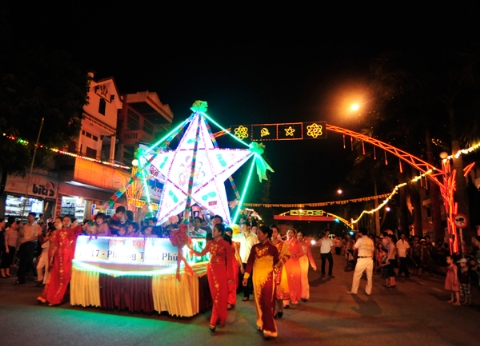 Lung linh lễ hội đường phố ở H&agrave; Giang